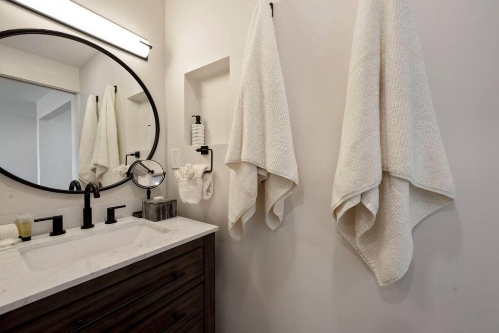 Apartamento Hale Ono Loa 403- Top Floor, Ocean View, & Complete Modern Remodel Kahana Exterior foto